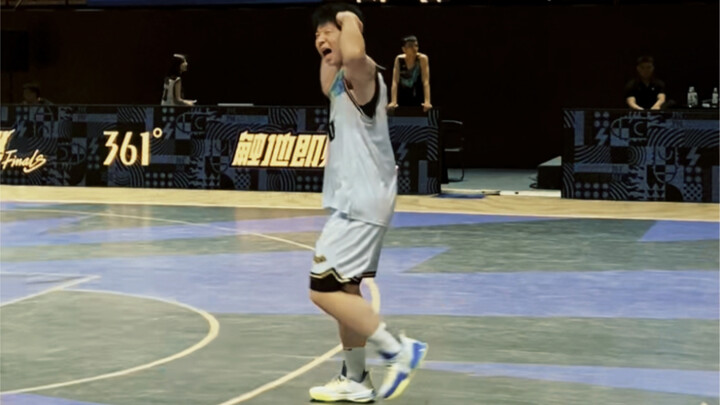 Mỗi khi ghi bàn, tiếng cổ vũ của các bạn chính là động lực để tôi tấn công!