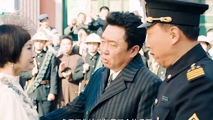 Chàng trai chỉ muốn làm cảnh sát để nhận tiền trợ cấp, nào ngờ tình cờ bước vào cuộc đời “mở khóa” đ