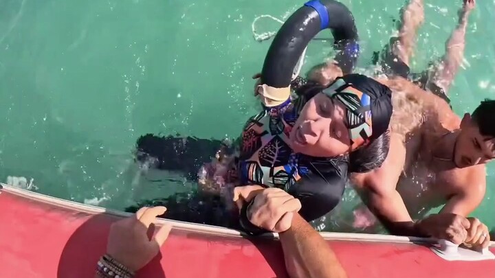 Semua orang harus tetap waspada dan berhati-hati saat bermain air di musim panas, dan para penjaga p