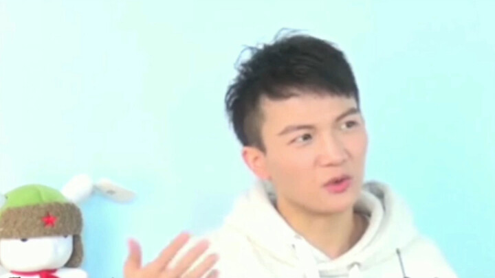 Zhou Shen talked endlessly about his first love—what a straightforward young man he is! 😊