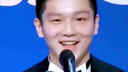 Phàn Chấn Đông: Cái miệng 37°C sao lạnh thế, nói ra toàn là đá vụn thôi!