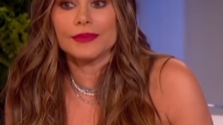 مثير جدًا! صوفيا تأكل وتم التقاط صور لها بشكل سري من قبل المصورين~