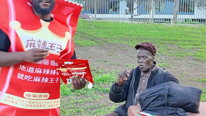 Cho người qua đường Mỹ nếm thử “Hoàng Tử Cay”