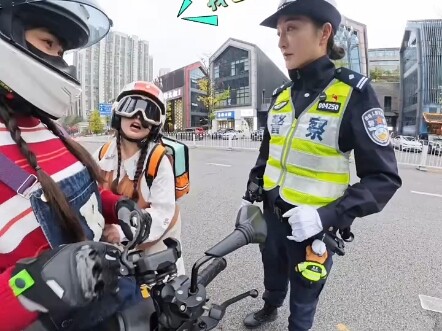 Mengangkat kepala dan membanggakan diri sekali