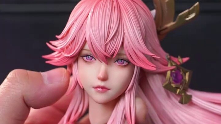 Unboxing the Genshin Impact live-action Yae Kamiko figure? I didn't expect it to look like this?