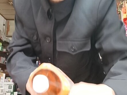 Challenge the whole process without dropping the bottle~