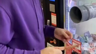 Self-service coin breaking