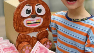 ทำกระปุกออมสินหมีต้าเอง ใส่เงินอั่งเปาเข้าไปในปากหมี ค่อยๆ ถูกกินเข้าไป