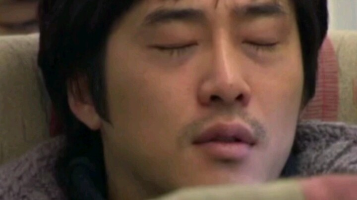 [Drama] He faints at the airport after a flight when he's really sick