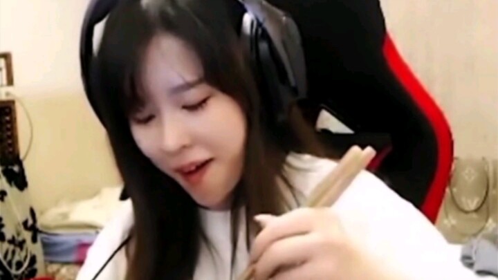 Mozi's Indian friend gave her a delay spray for her birthday, saying it reduced her sensitivity.