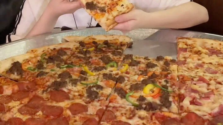 【شياو شي ناي سونغ】اليوم جمعت الدهون، وأكلت فقط قطعتين من البيتزا...