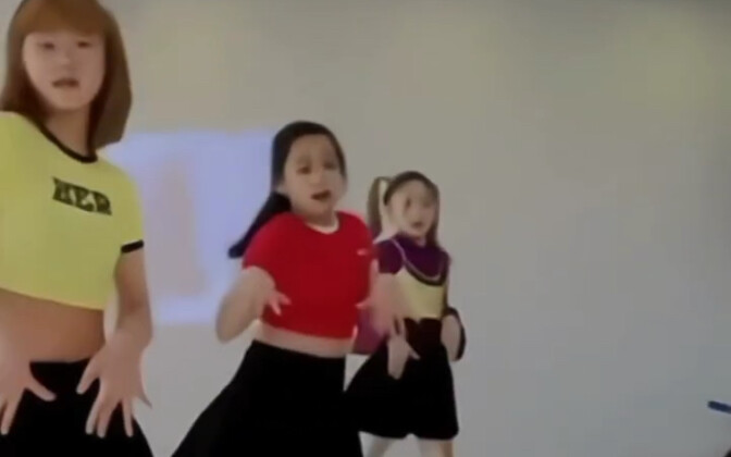 【Ahyeon】Bayi kecil itu menari tarian Momoland dan sangat lucu TT