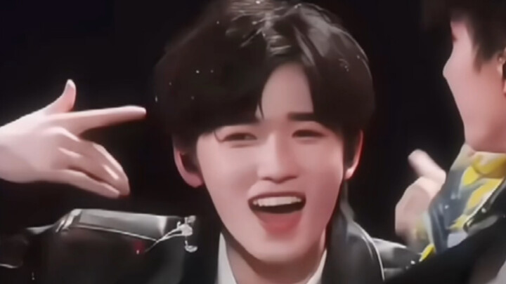 Không cho phép ai chưa xem cảnh cắn răng battle dễ thương này!