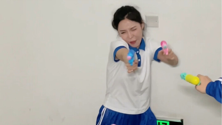 Đinh Đinh: Trên người tôi là huy chương nổi tiếng của mình!