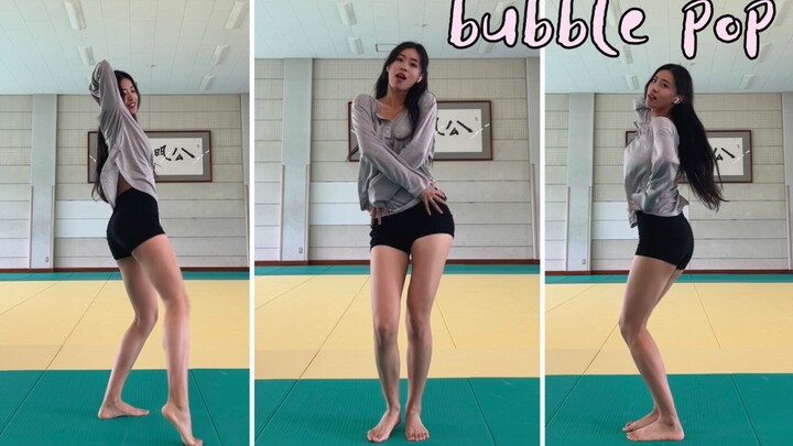 Hãy chơi trò thổi bong bóng khi không có ai ở phòng tập judo của trường nhé!