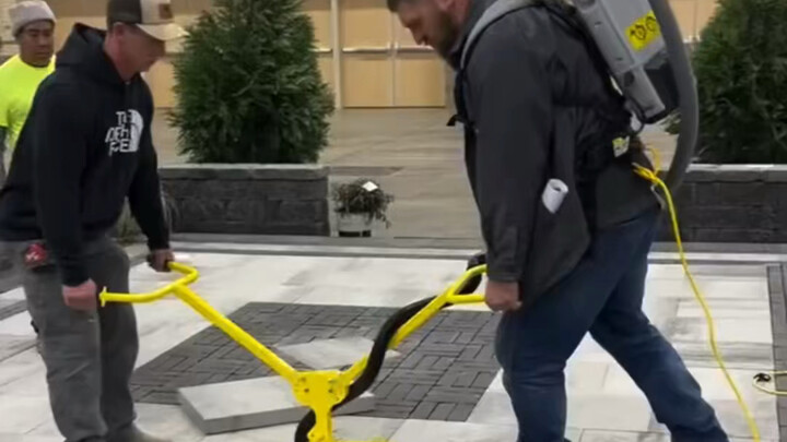 การผลิตเชิงกล: ปูกระเบื้องพื้นยังมีเครื่องมือแบบนี้ด้วย เพิ่งเคยเห็นครั้งแรก ใช้งานได้จริงมากเลย!