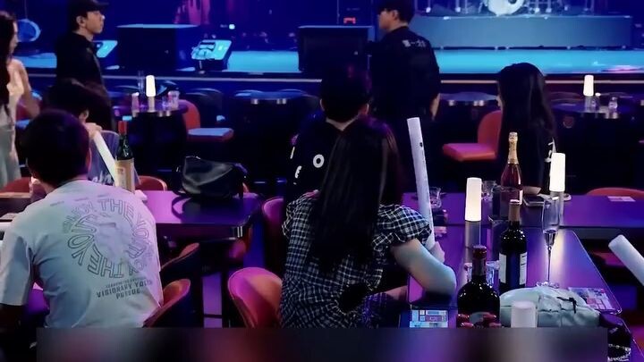 (เต็มเรื่อง)สาวผู้ต้องสงสัย ไล่จีบตำรวจกล้ามแน่น จากคดีในบาร์กลายเป็นคดีหัวใจ นายตำรวจปากแข็งโดนสาวร