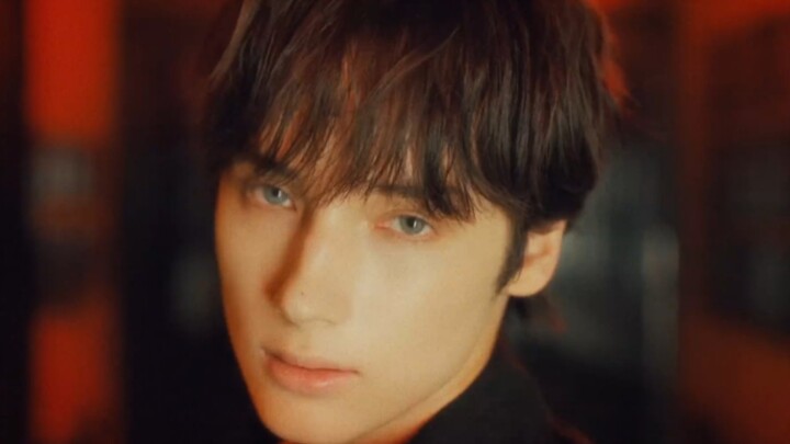 Bản nghe thử âm thanh ca khúc solo “Dance With You” của Huening Kai (TXT) đã được công bố!