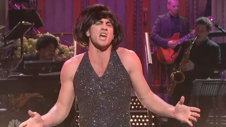 I’m floored—Jake Gyllenhaal’s drag performance