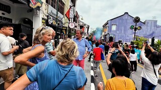 普宁英歌首次登陆马来西亚（5）炸街式巡游震撼古城，让世界看见中华功夫舞