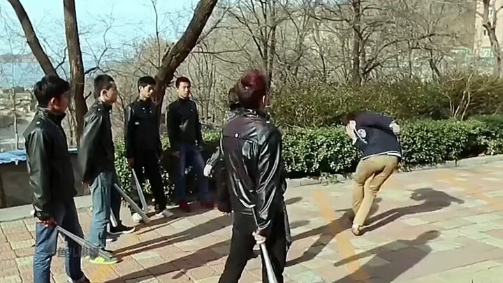 كيف يكون الشعور عندما يكون زعيم عصابة مدرّس الصف؟