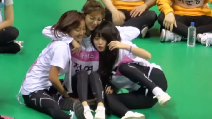 โอ้โห พอเขาโอบแบบนี้น้ำตาฉันจะไหลเลยนะเนี่ย