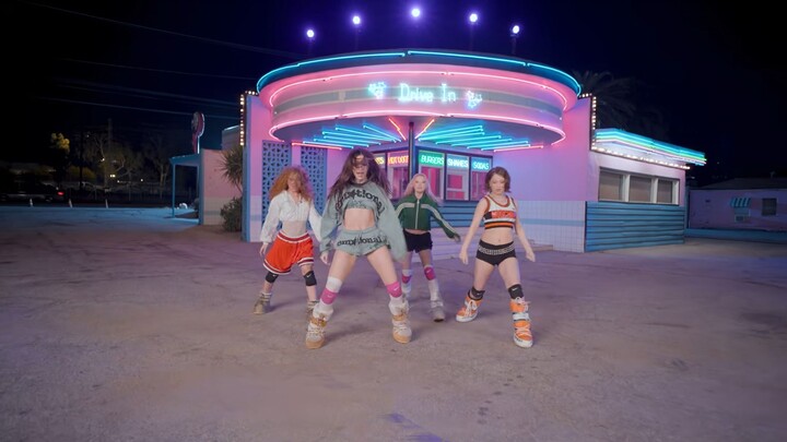 GIRLSET Tweak Performance Video