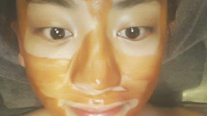 【EXO】Our group’s little card seems a bit off.