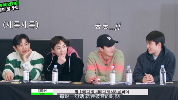 Màn xuất hiện thời thơ ấu của maknae khiến các anh trai như tan chảy; dù lớn đến đâu, trong mắt các 