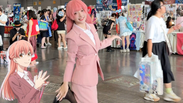 在漫展跳恋dance的成海咚 ^q^
