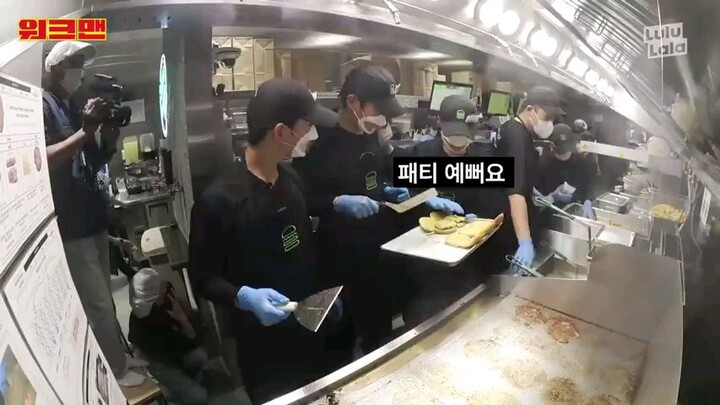 SEVENTEEN's first part time job (Their minds were shaken by the hard work) SHAKESHAKE BURGER