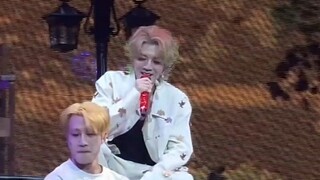 أخيرًا، أمسك لو هان بيد الراقص المرافق: "إنه هو! لقد رفض أمسك يدي المرة الماضية! إنه هو!"