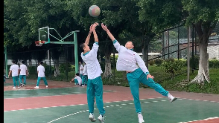 Senior high school seniors go one-on-one
