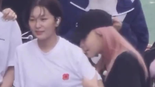 【Red velvet】Yeri：你们不要拦我！我今天要疯狂吸熊！