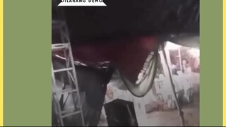 Hujan deras yang mengguyur Cicau, Cikarang Pusat, mengakibatkan tenda hajatan ambruk, Selasa (17/6/2