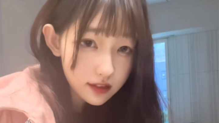 A cute girl with a lovely clipped voice (Fei Zhenhua) 2