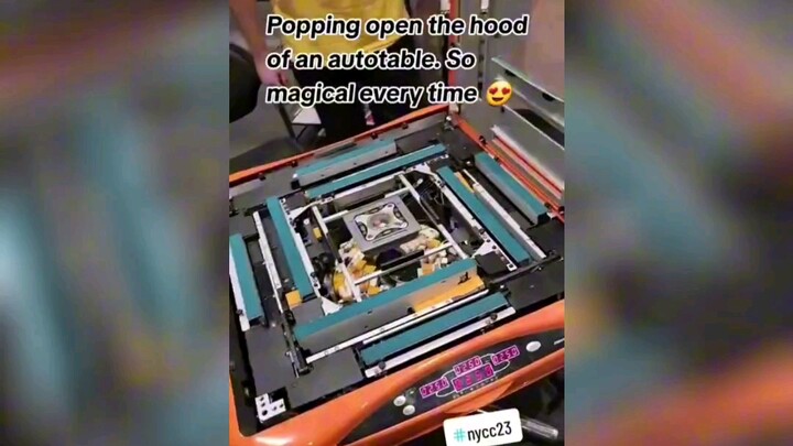 When a foreigner’s family buys an automatic mahjong machine… the real shock comes when you lift the 