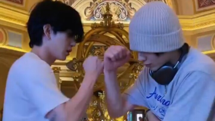 金丙周x文钟业SMOKE舞蹈挑战✨三厨狂喜谁懂啊！爸妈真帅死我了