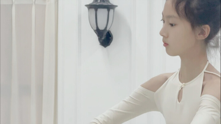 تسجيل حيّ لحصة باليه لتلميذة في المرحلة الابتدائية | مجموعة خزف JAC – روعة لا تُضاهى