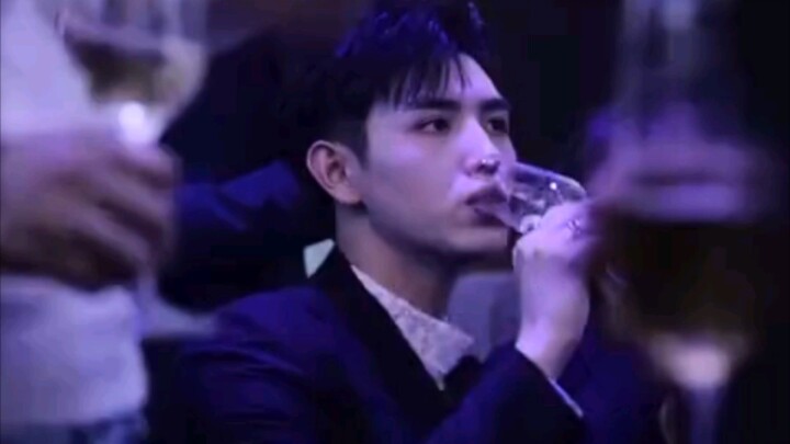 Trần Phi Vũ uống champagne rồi quay lại trả thù