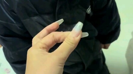 大学生放假逗小孩玩