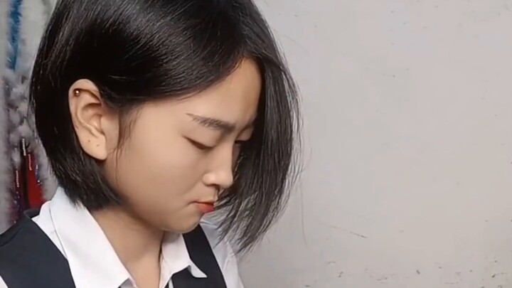 Xin hãy gọi tôi là Thần Cờ Bạc. Nếu không chấp nhận, hãy đến và thách đấu với tôi.