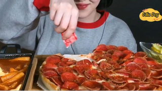 Bánh gạo cay, pizza xúc xích xông khói đầy phô mai 3 #amthuc
