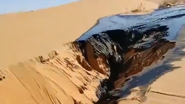 看看沙漠的水都污染成什么样了，难怪没人住