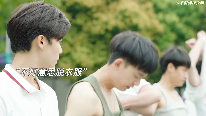 校草学霸与奶奶相依为命，瘦弱的他扛起了整个家