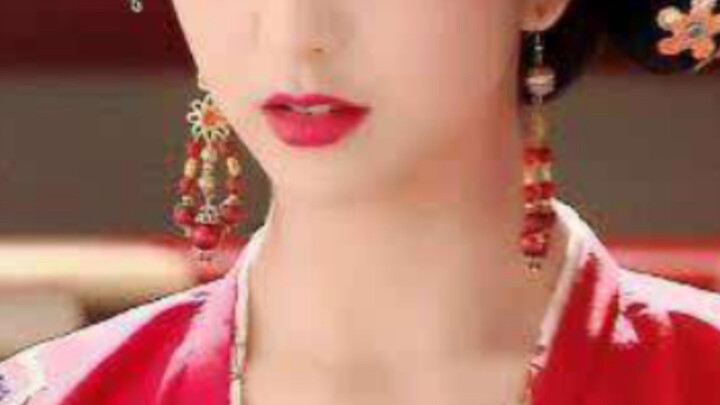 Holy crap! The upgraded version of [Jiang Yuyan] is here! The pinker she dresses, the more ruthlessl