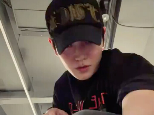 【Lee Tae-yong】Tae-yong cập nhật TikTok, cuối cùng cũng mặc quần jean ôm dáng rồi, oppa! Tỷ lệ cơ thể