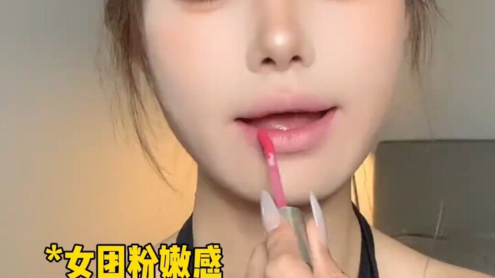 When I picked up my favorite lipstick from 2018 again...