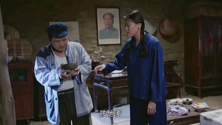 农民大哥尝了一口盐罐子，让全村人赶紧收麦子，可能要下大雨，结果没有一个人相信；