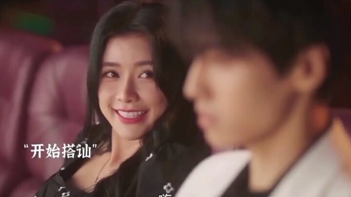 Girl rents out an entire movie theater, only to unexpectedly find love.